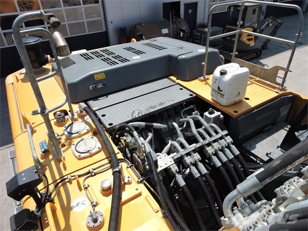 Liebherr R956 حفارات زحافة