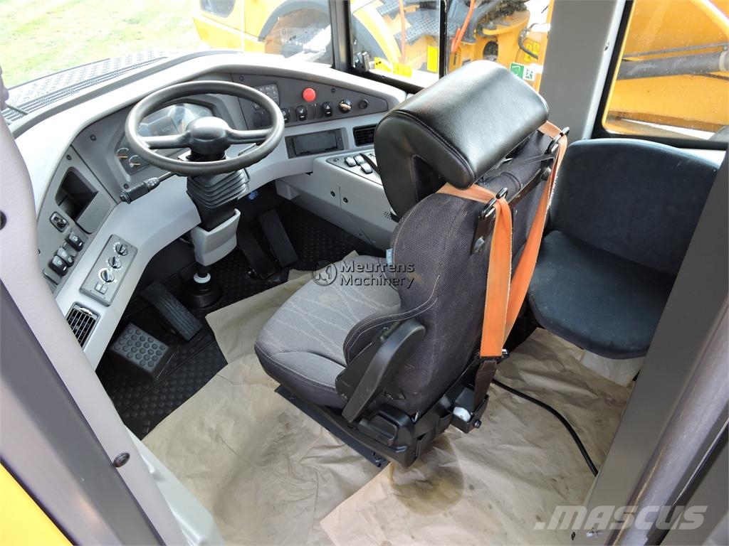 Volvo A30G 연결식 홀러