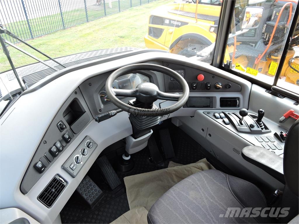 Volvo A30G 연결식 홀러