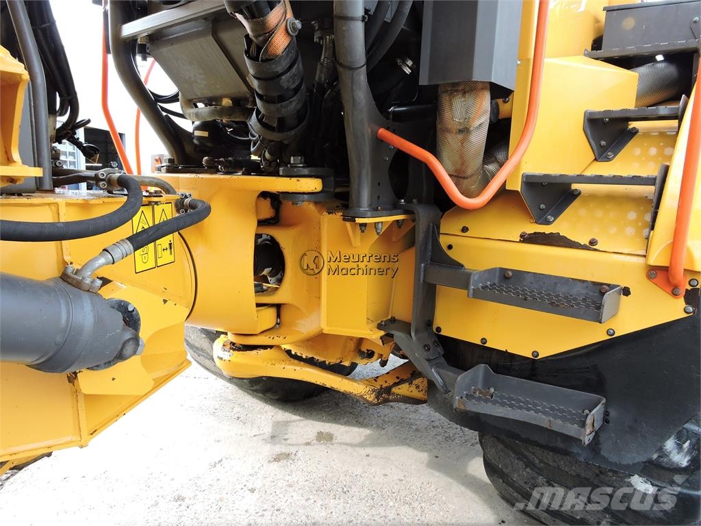 Volvo A30G 연결식 홀러