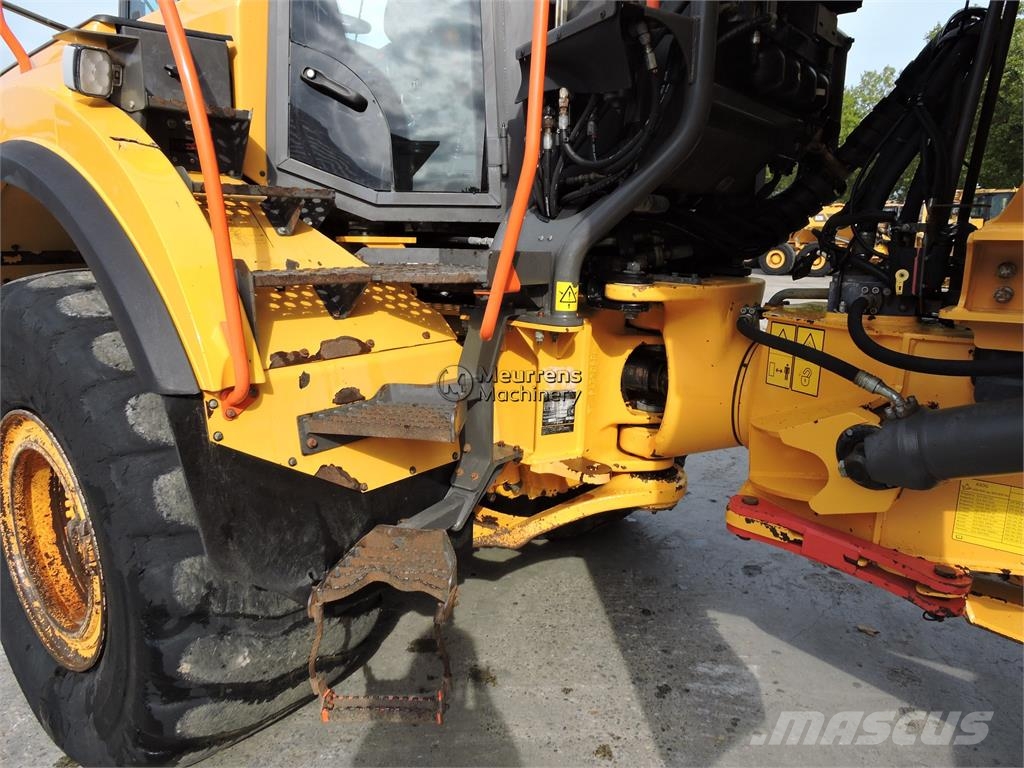 Volvo A30G 연결식 홀러