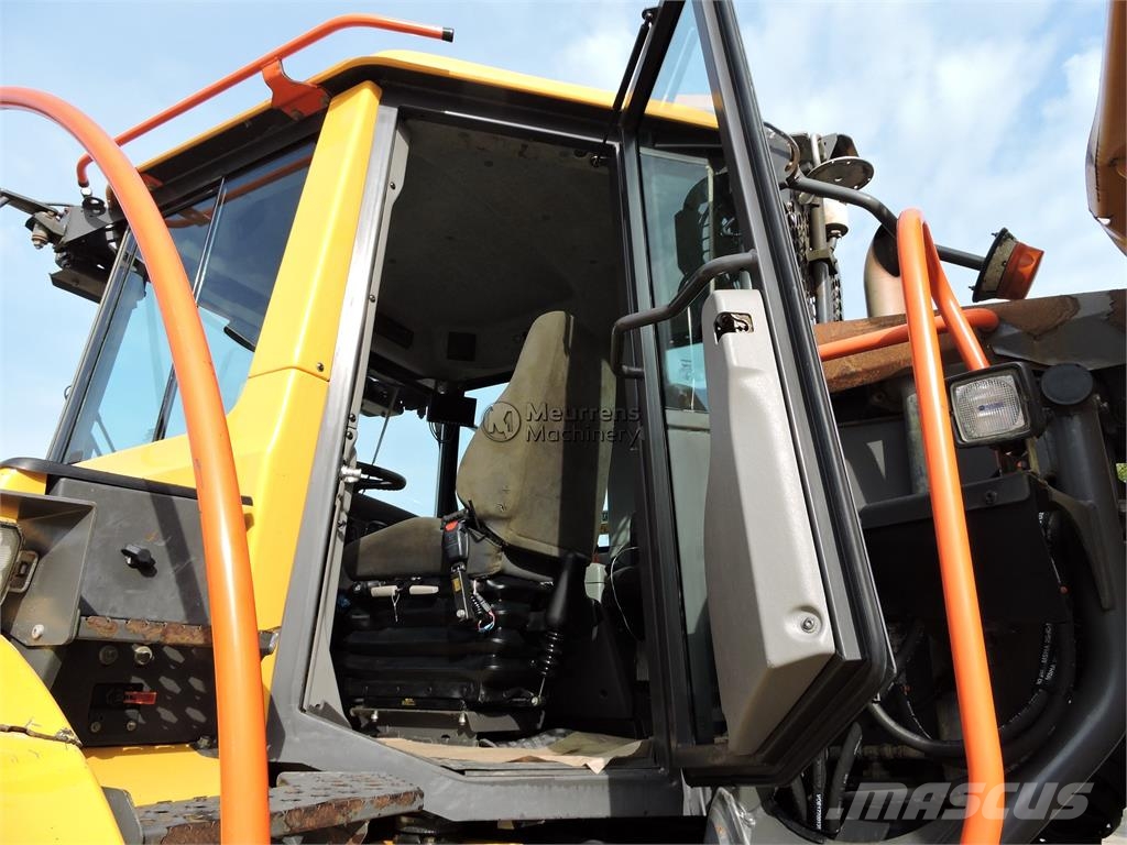 Volvo A30G 연결식 홀러