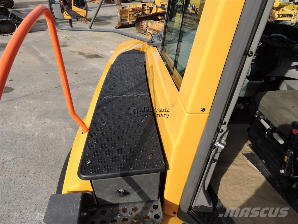 Volvo A30G 연결식 홀러