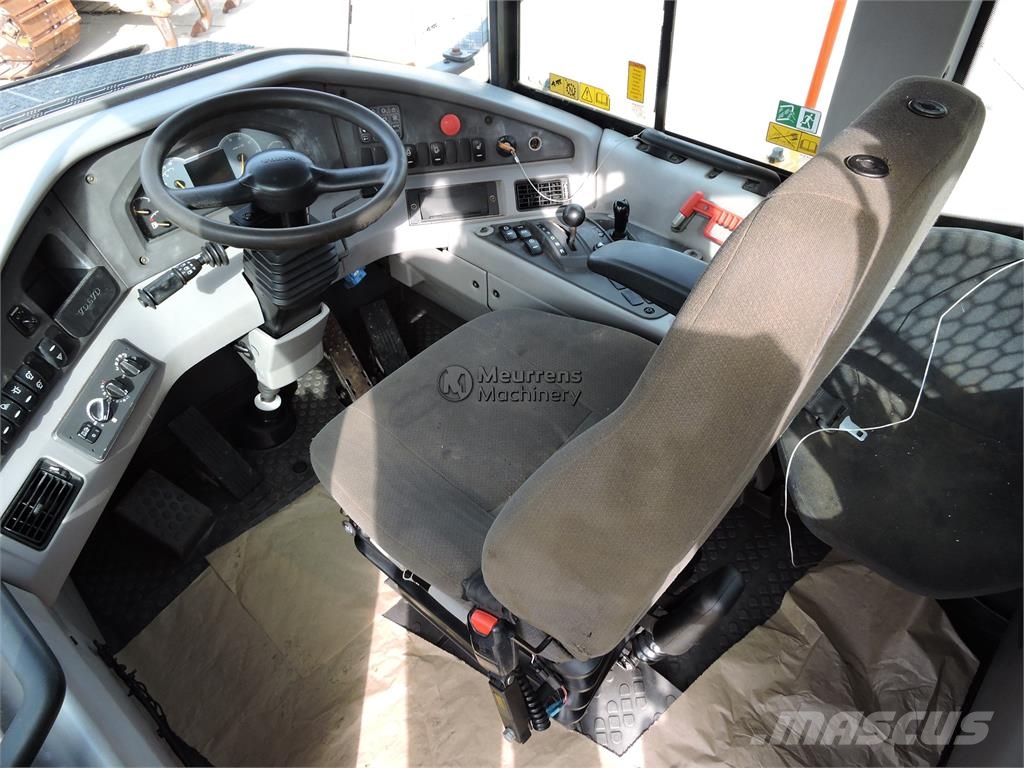 Volvo A30G 연결식 홀러
