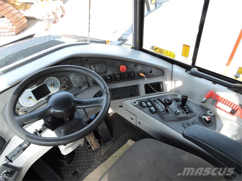 Volvo A30G 연결식 홀러