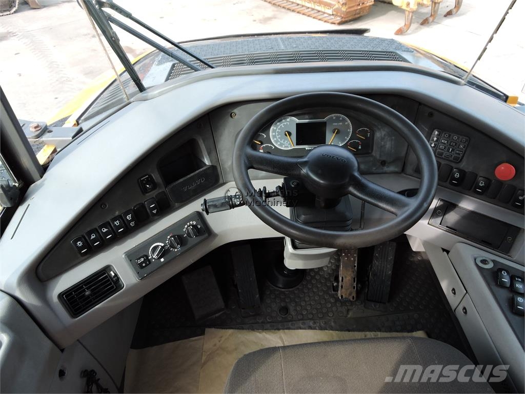 Volvo A30G 연결식 홀러