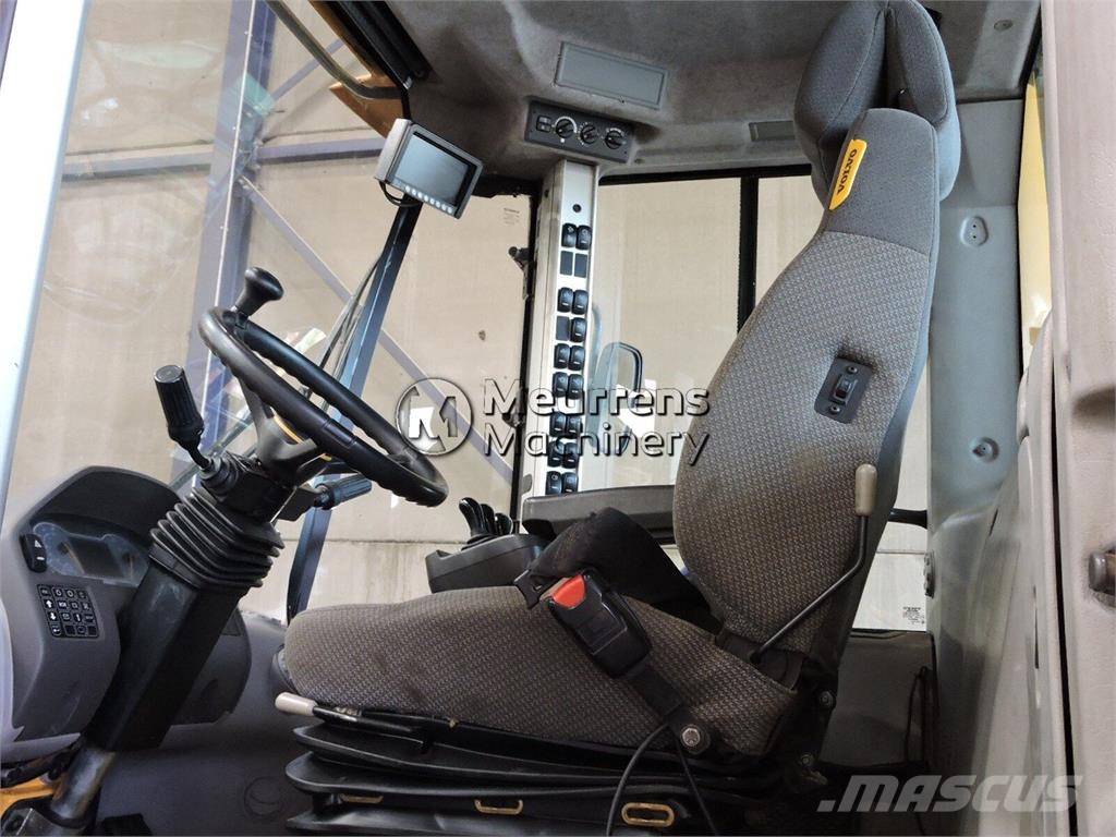 Volvo L120H Kolesni nakladalci