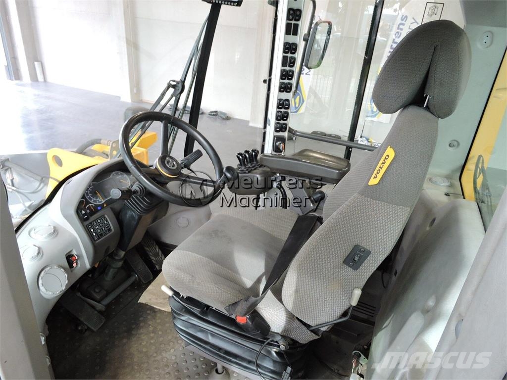 Volvo L120H Kolesni nakladalci