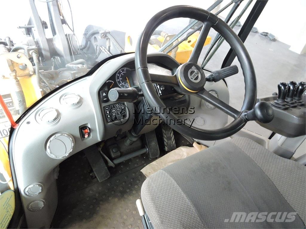 Volvo L120H Kolesni nakladalci