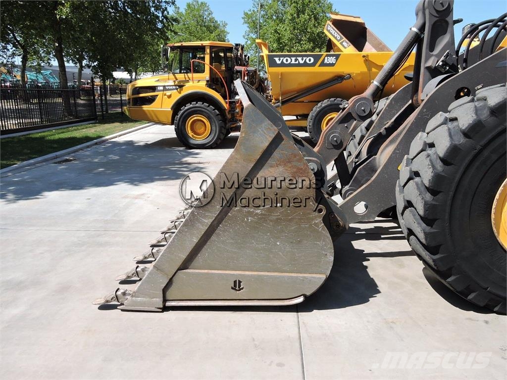 Volvo L150H لوادر بعجل