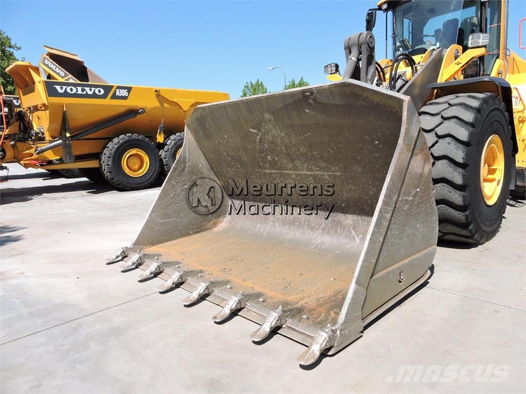 Volvo L150H لوادر بعجل
