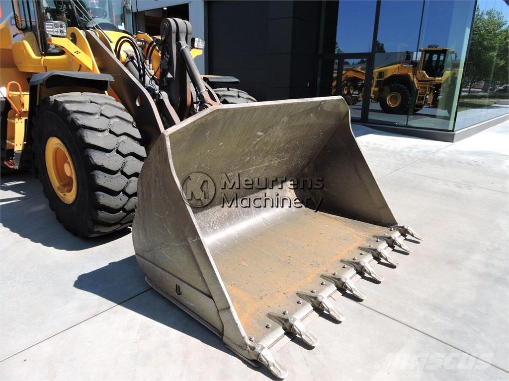 Volvo L150H لوادر بعجل