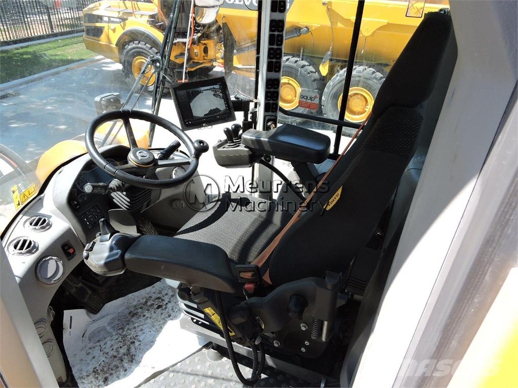 Volvo L150H لوادر بعجل