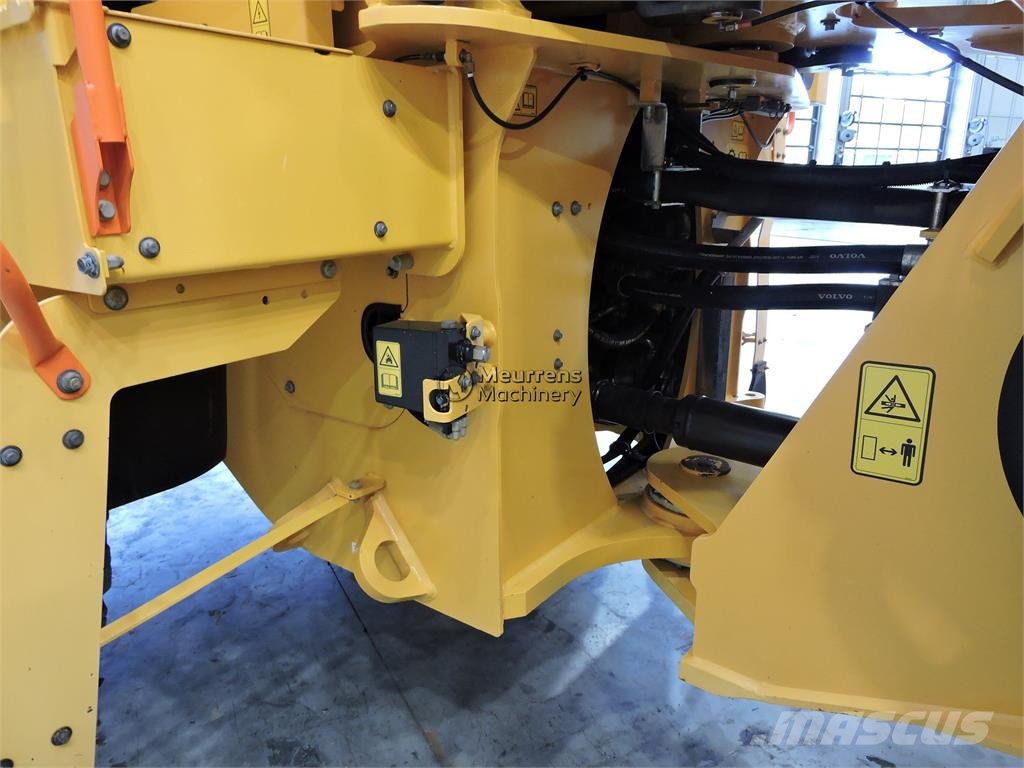 Volvo L180H New Bucket Wheel loaders
