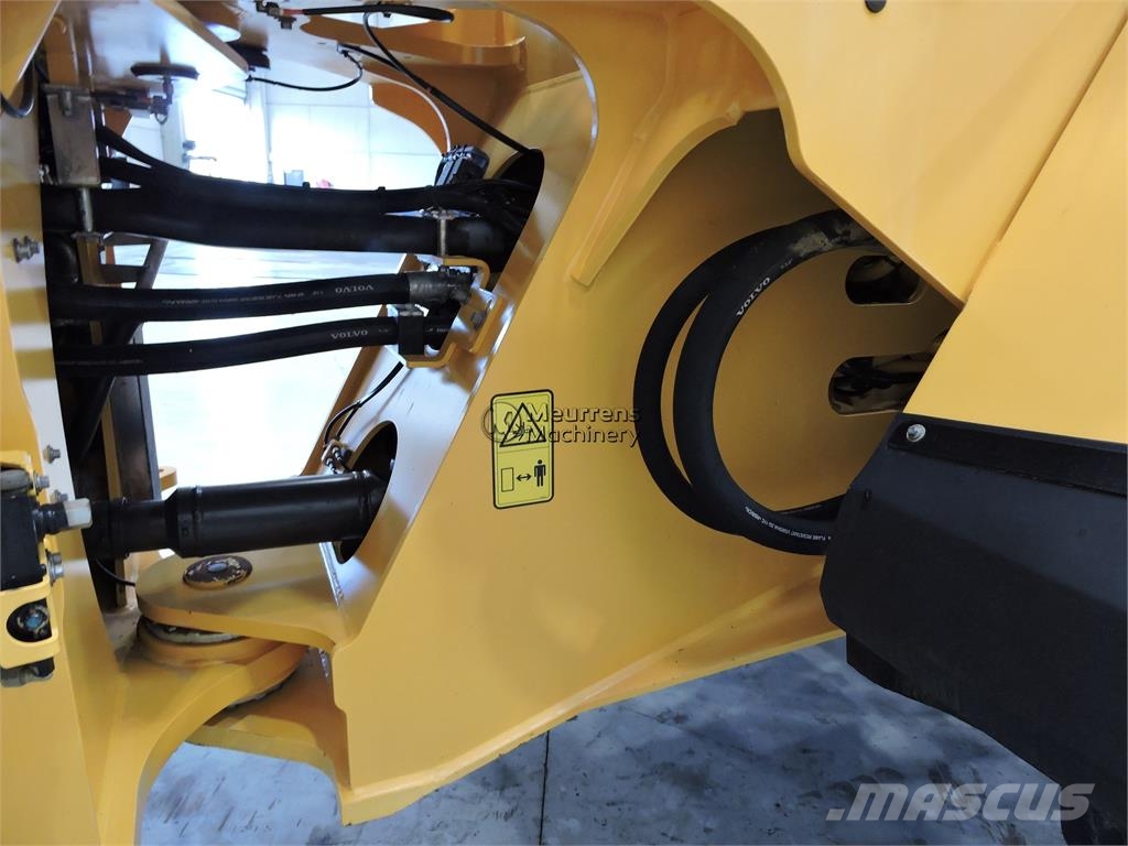Volvo L180H New Bucket Wheel loaders