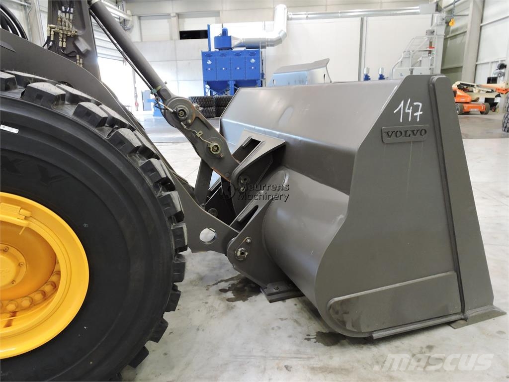 Volvo L180H New Tyre+Bucket Wheel loaders