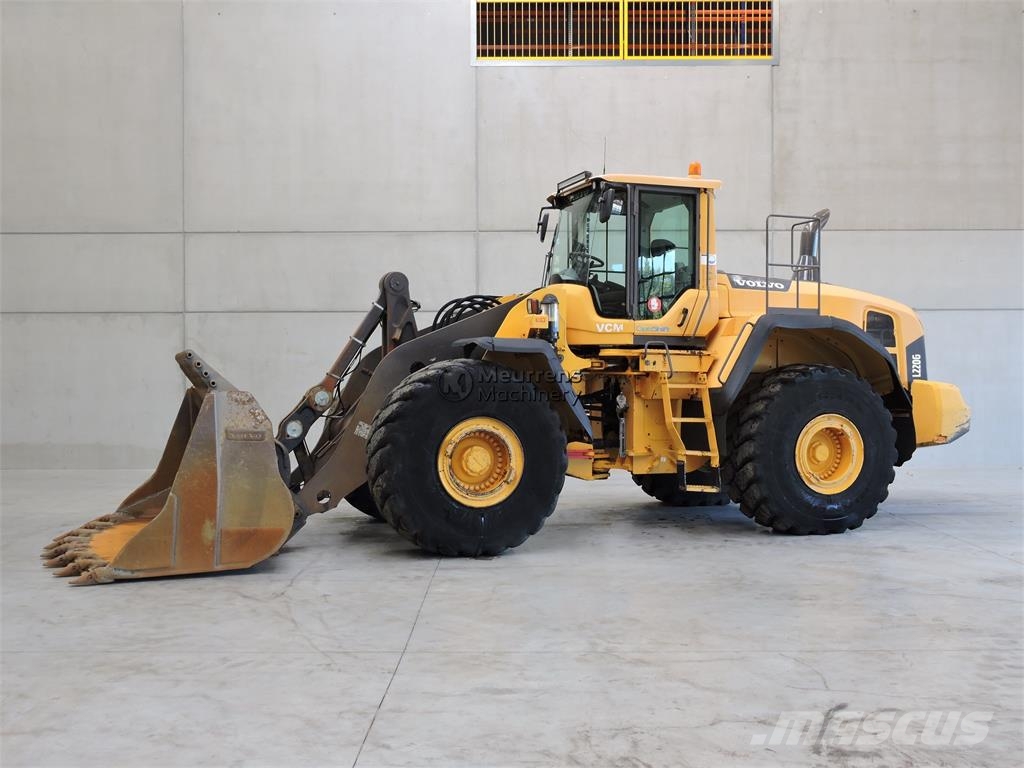 Volvo L220G Rataslaadurid
