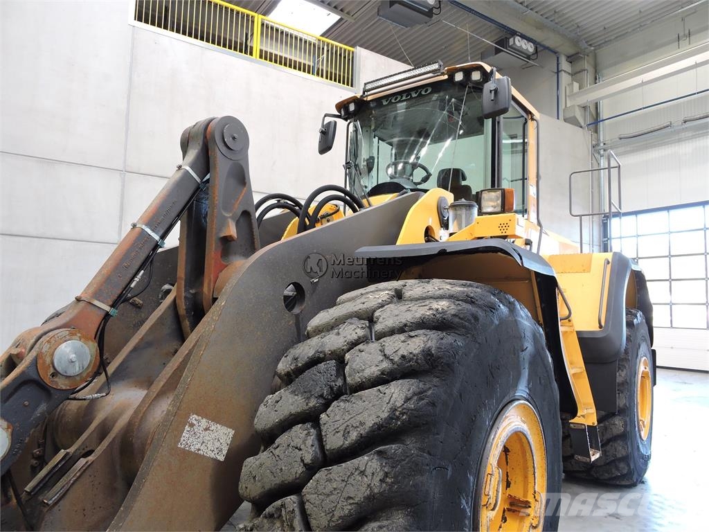 Volvo L220G Rataslaadurid