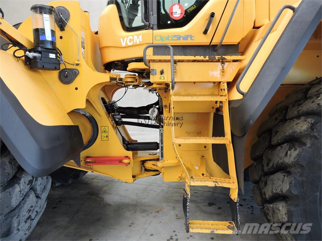 Volvo L220G Rataslaadurid