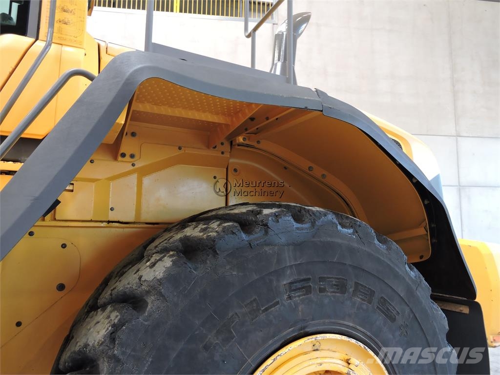 Volvo L220G Rataslaadurid