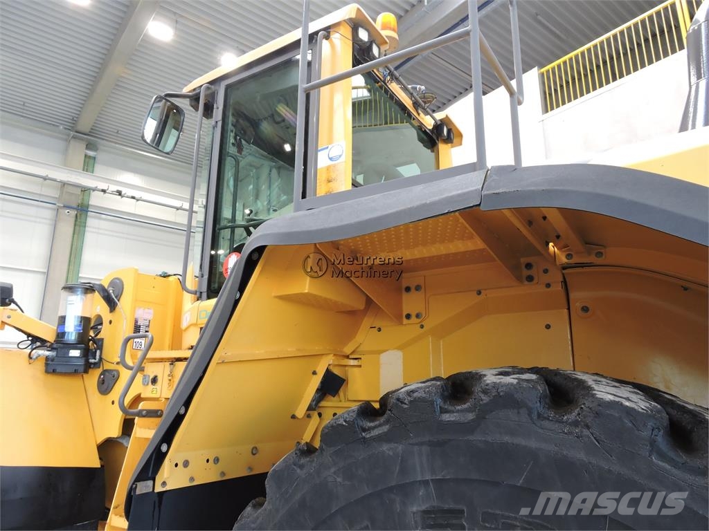 Volvo L220G Rataslaadurid