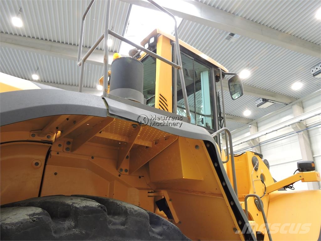 Volvo L220G Rataslaadurid