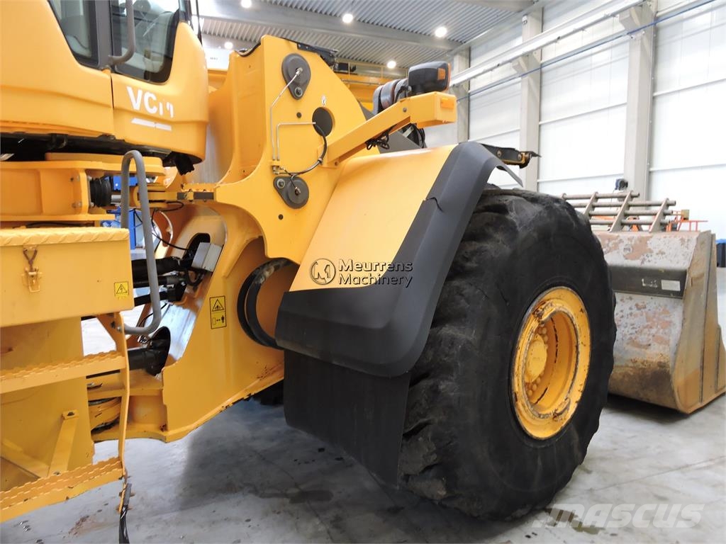 Volvo L220G Rataslaadurid