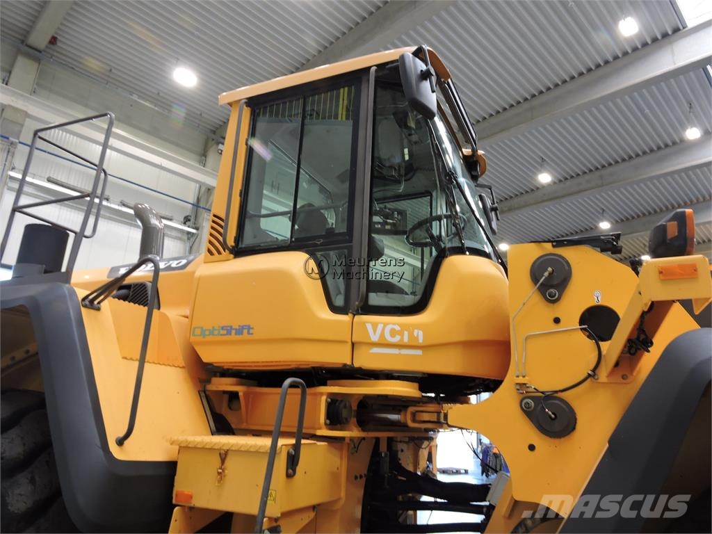 Volvo L220G Rataslaadurid