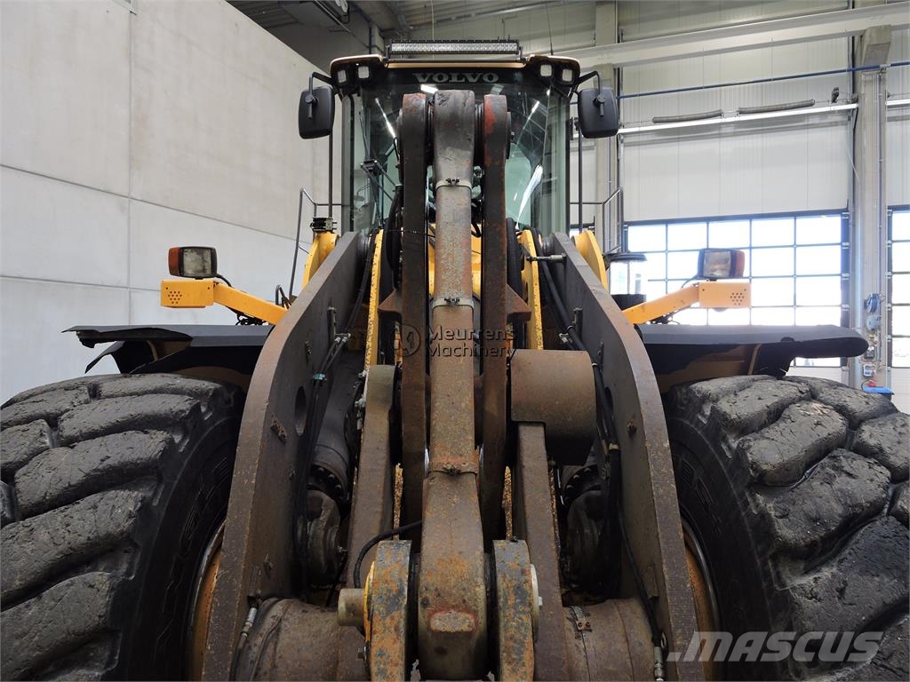 Volvo L220G Rataslaadurid