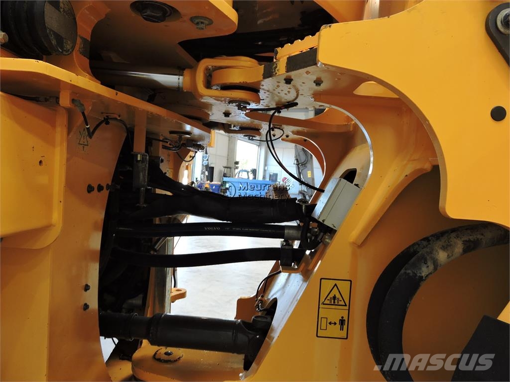 Volvo L220G Rataslaadurid