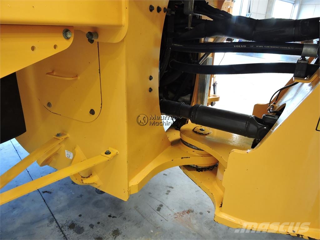 Volvo L220G Rataslaadurid