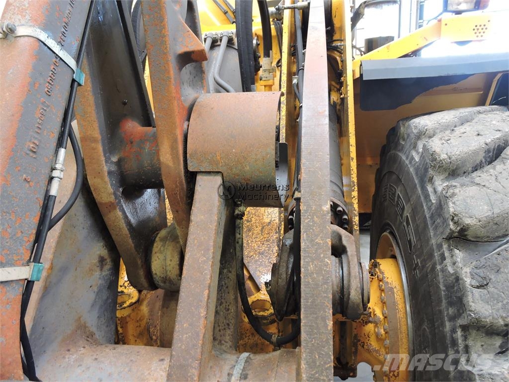Volvo L220G Rataslaadurid