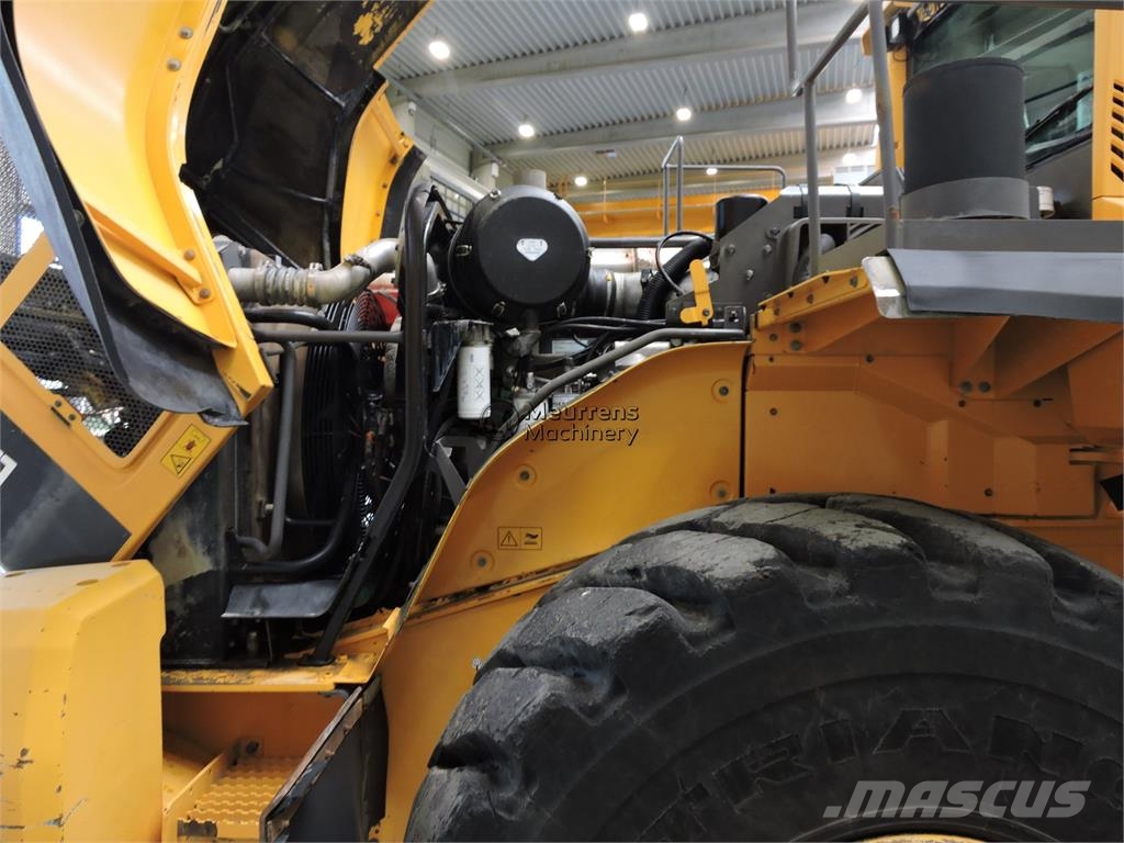 Volvo L220G Rataslaadurid