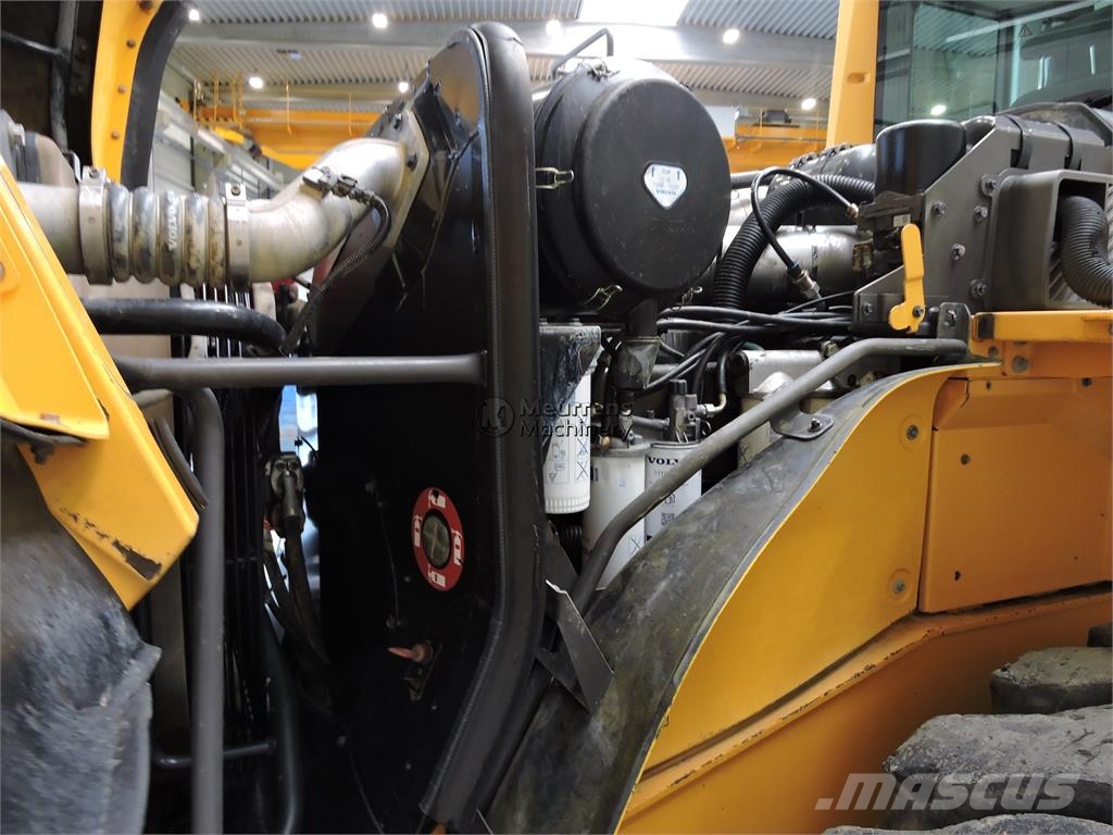 Volvo L220G Rataslaadurid