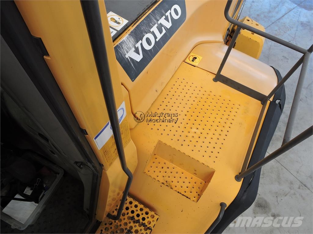 Volvo L220G Rataslaadurid