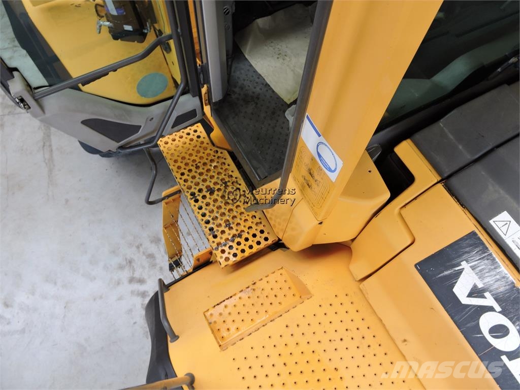 Volvo L220G Rataslaadurid