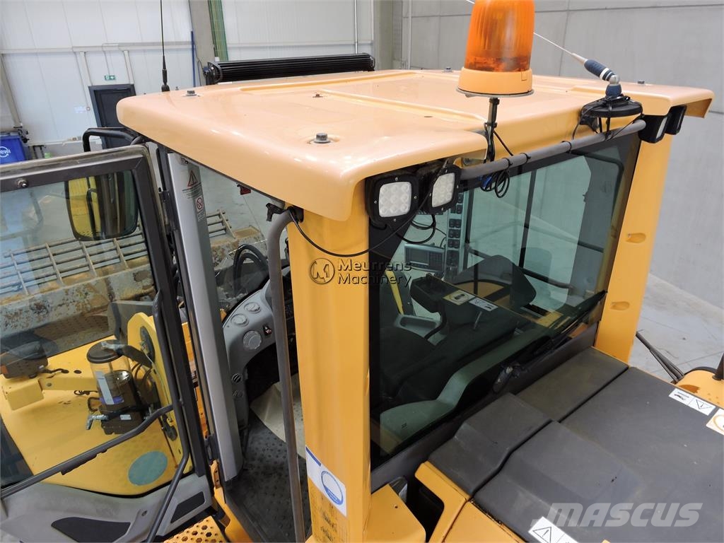 Volvo L220G Rataslaadurid