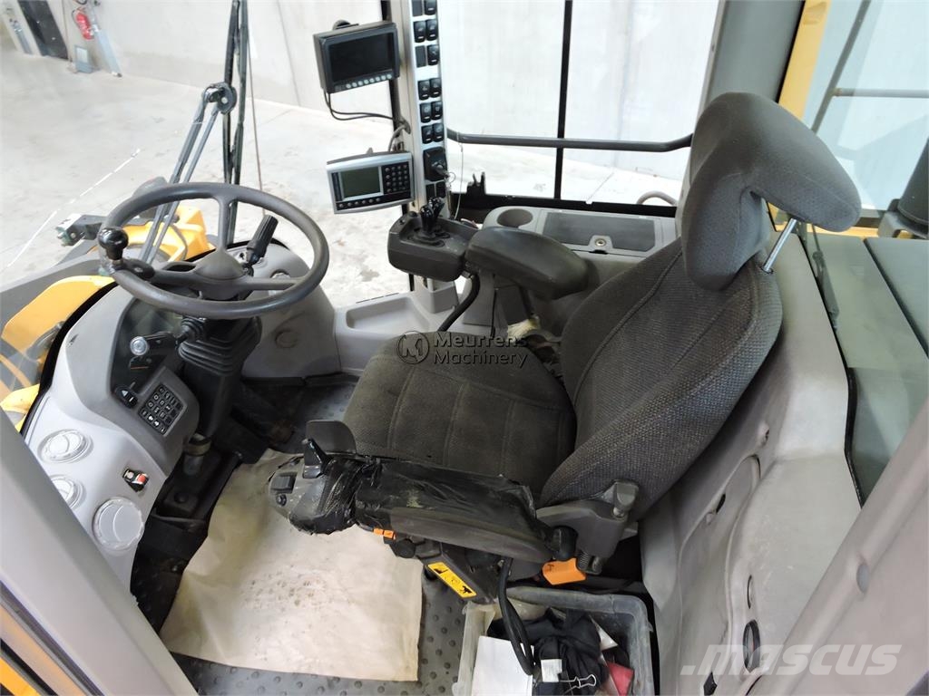 Volvo L220G Rataslaadurid