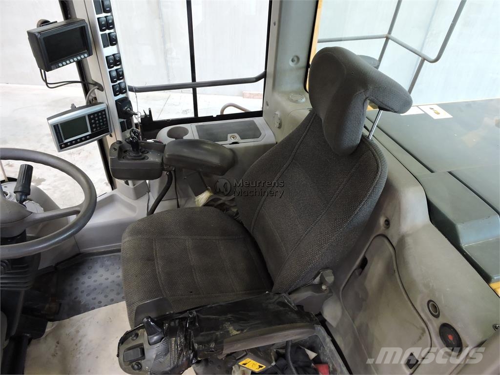 Volvo L220G Rataslaadurid