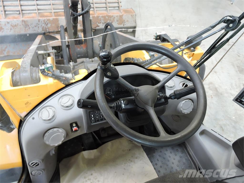 Volvo L220G Rataslaadurid