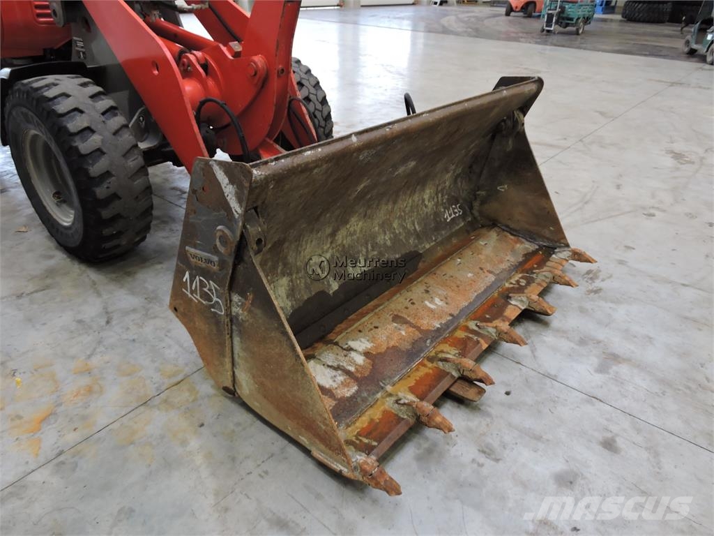 Volvo L25 F + Fork لوادر بعجل