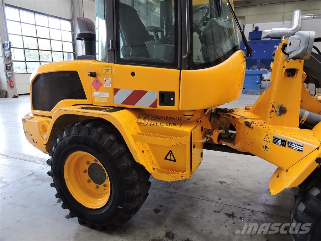 Volvo L30G + Fork Kolesni nakladalci
