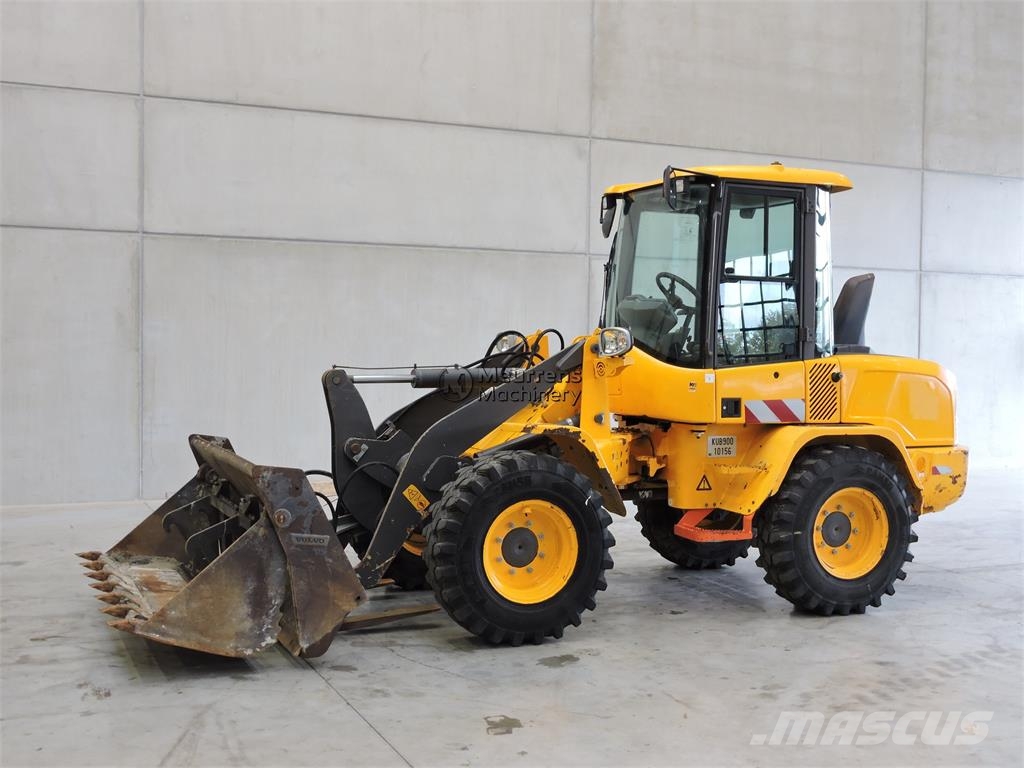 Volvo L30G + Fork Kolesni nakladalci