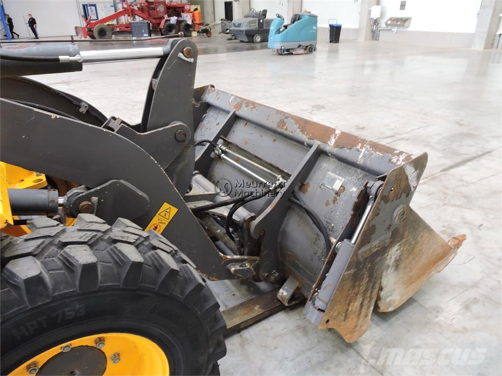 Volvo L30G + Fork Kolesni nakladalci