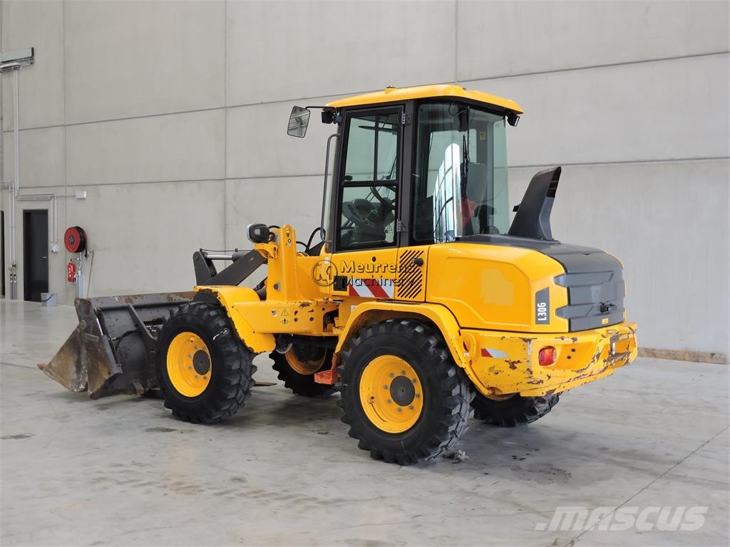 Volvo L30G + Fork Kolesni nakladalci