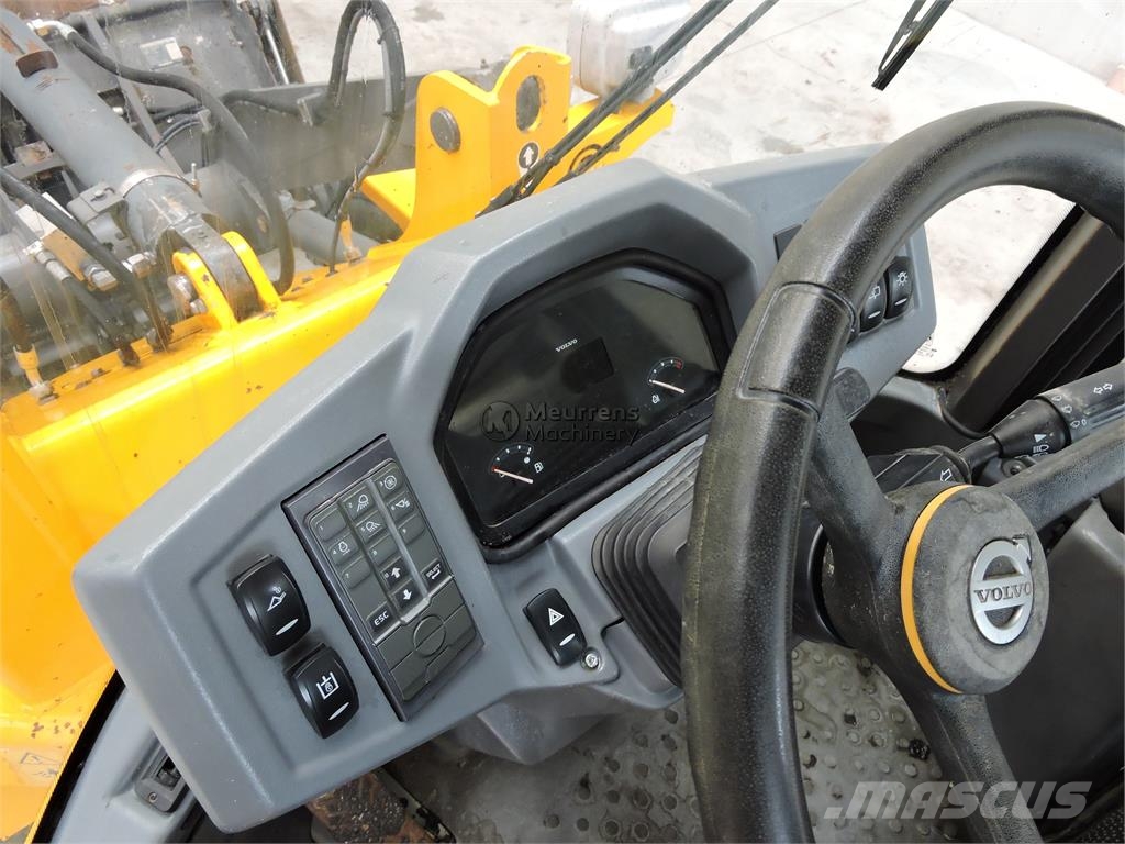 Volvo L30G + Fork Kolesni nakladalci