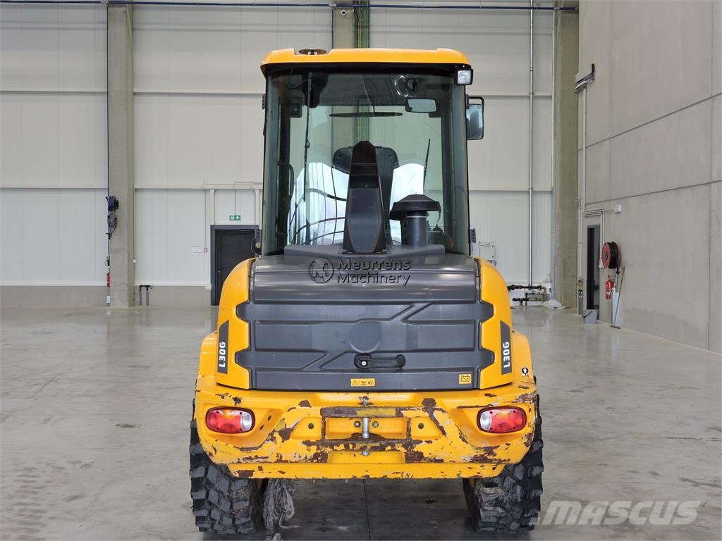 Volvo L30G + Fork Kolesni nakladalci