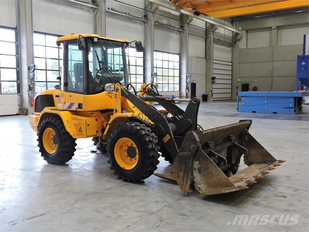 Volvo L30G + Fork Kolesni nakladalci