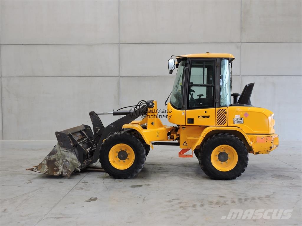 Volvo L30G + Fork Kolesni nakladalci