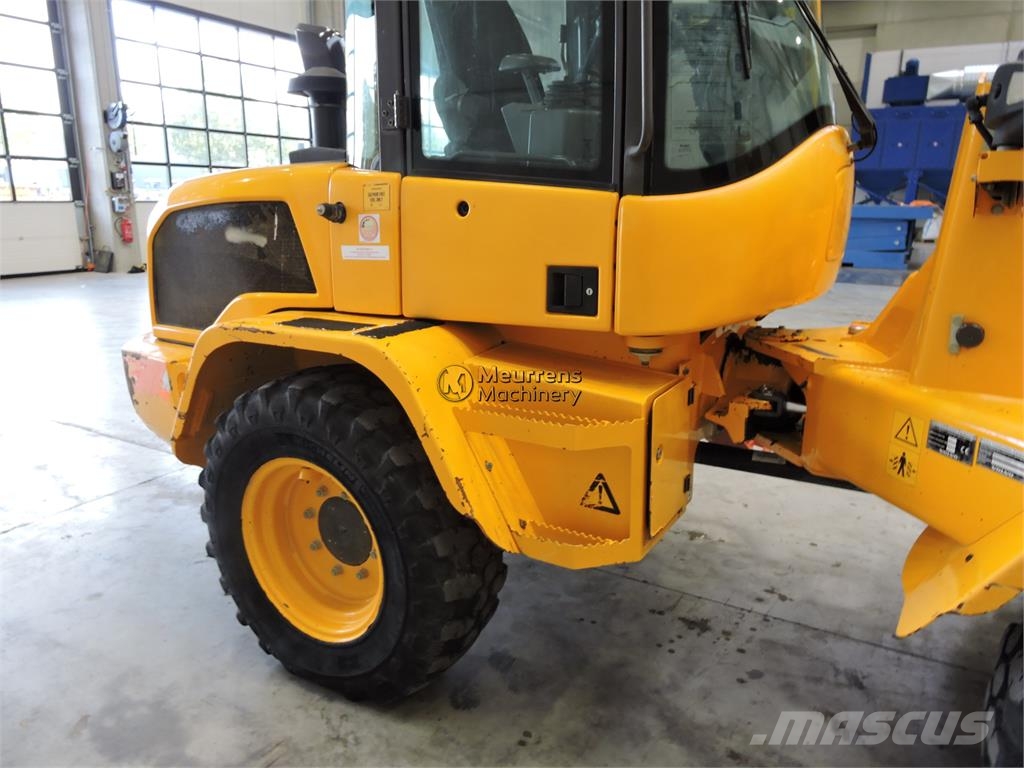 Volvo L30G + Fork Kolesni nakladalci